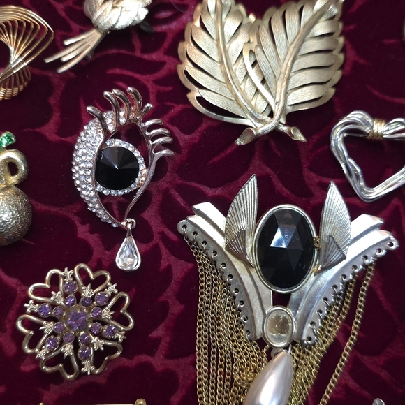 LOT OF 22 VINTAGE BROOCHES - Picture 5 of 13